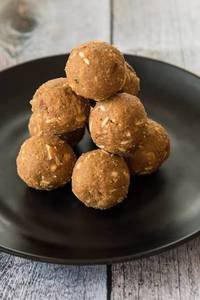 Gond and aata laddu [250 g]