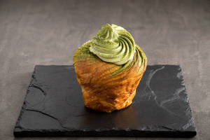 Matcha Creme Cruffin