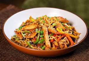 Chilli Garlic Noodles Chicken
