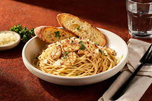 Aglio Olio Pasta (garlic & Chilli Flakes)