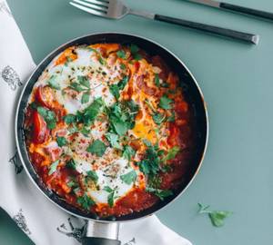 Spicy Shakshuka With Bread