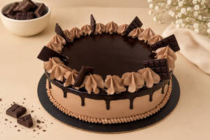 Chocolate Fantasy Delight Medium Cake