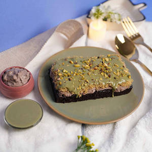 Heba Cake (pistachio)