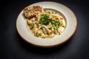 Chicken Pasta In White Sauce