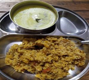 Chilka Moong Dal Khichdi And Kadhi, Pickle Medium