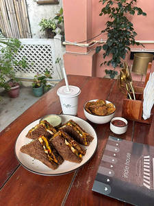 Tandoori Paneer Sandwich