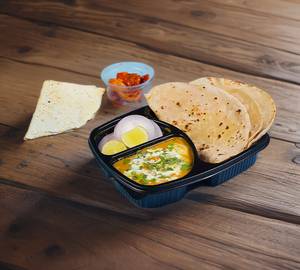 Paneer Butter Masala With Triangle Paratha 4Pc
