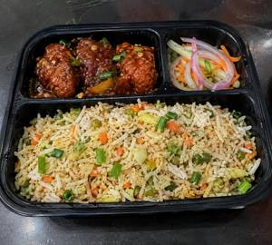 Veg Fried Rice With Chilli Chicken