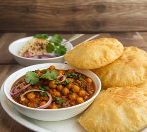 5 puri chole combo