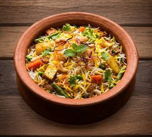 Veg Paneer Handi Biryani With Salad & Chutney