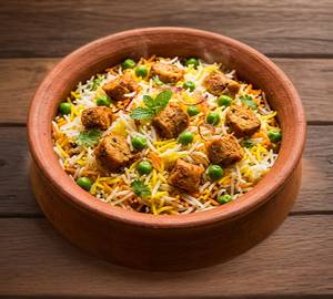 Soya Chaap Veg Handi Biryani With Salad & Chutney