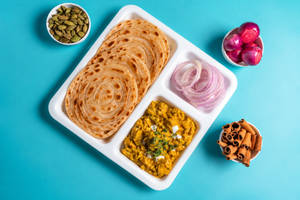 Chicken Bharta Lachha Paratha (2 Pcs) Bowl