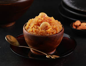 Desi Ghee Moong Dal Halwa [100 gm].