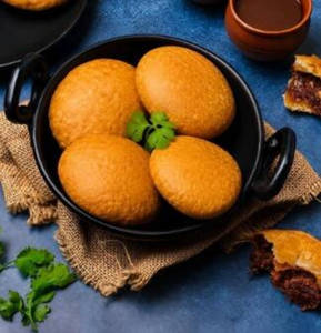 Moong Dal Kachori (4 Pieces)