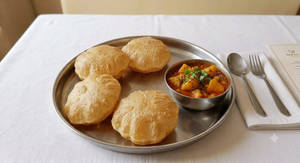 Puri Aloo Ki Sabzi