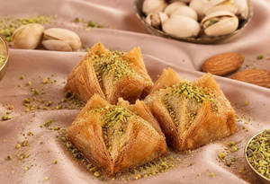 Cashew Pouch Baklava