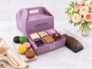 Gift Hamper Box - 6 Pc Layered Cake, 5 Macarons, 1 Bar Cake