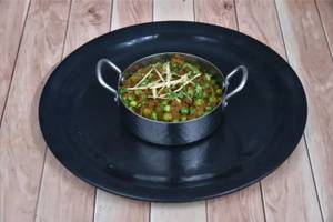 Sukka Mutter Masala