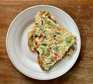 Onion chilli omelet