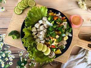 Garden-fresh Pepper Tofu Salad