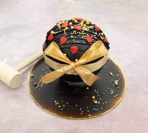 Pinata Hammer Round Cake [500 Gms]