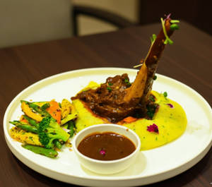 Roasted Lamb Shank With Peppery Jus, Sauteed Vegetables And Herb Rice