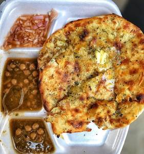 1 Amritsari Mixed Naan With Chana