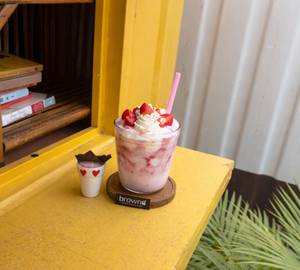 Iced Strawberry Milk