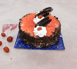 Strawberry Forest Cake [500 Grams]