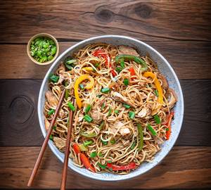 Chicken hakka noodles