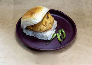 Regular Vadapav