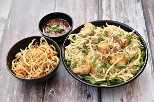 Chicken Burnt Garlic Noodles (500Ml)