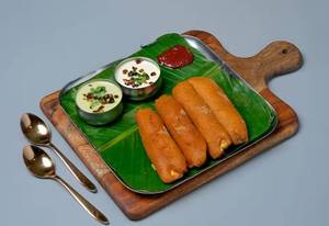 Aratikaya Bajji (4 Pieces)