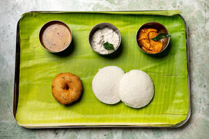 2 Idly Mini Medhu Vadai