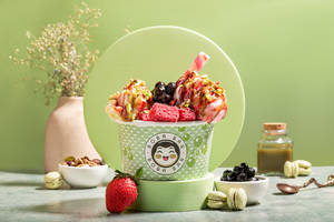 Pista Berry Boba Sundae