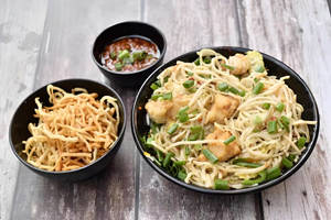 Chicken Hakka Noodles (500Ml)