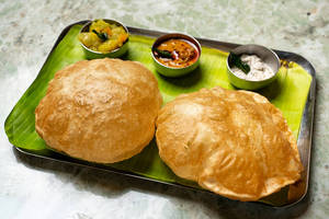 Poori  Vada Curry