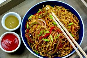 Veg Chowmein Gravy
