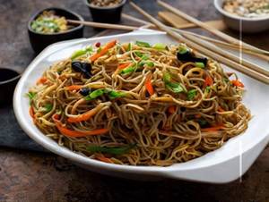 Hakka noodles                                                                                                                                    