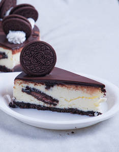 Oreo Cheesecake Slice