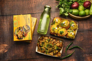 Jhuri Puchka + Aloo Chaat + Drink