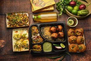 Puchka + Litti + Dahi Vada + Aloo Chaat + Drinks