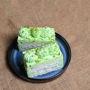 Kesar Pista Pastry