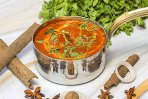 Afghani Chaap Masala In Red Gravy