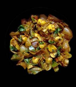 Mushrooms Do Pyaza - A Hyderabadi Cuisine [v]