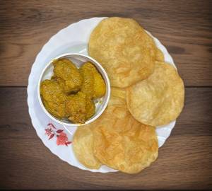 Luchi [4 pcs] with aloo dum