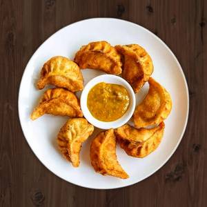 Chicken & cheese kurkure momo