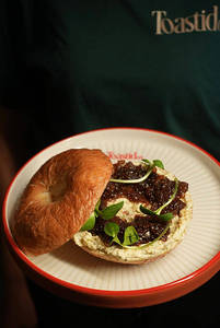 Cream Cheese Bagle With Chilli Tomato Jam