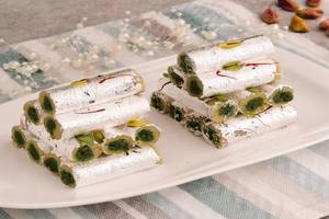 Kaju Pista Roll