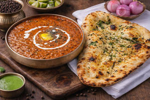 Dal Makhani With Garlic Naan
